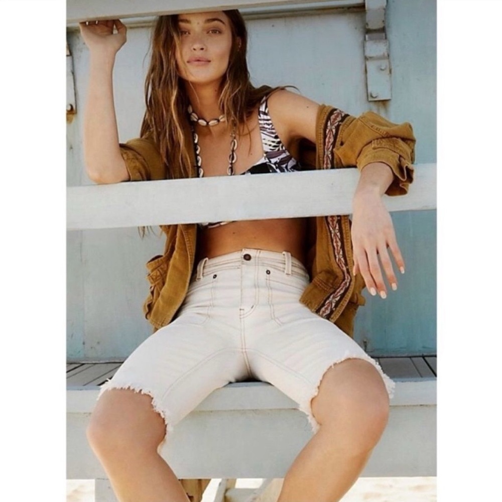 2/$60 NWT FREE PEOPLE Cream High-Rise Denim Jean Shorts SZ 25 ($130)
